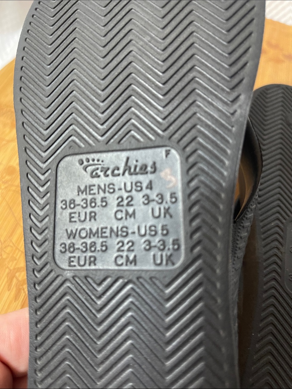 Archie's Women's Black Cushioned Flip Flop Sandals with Crystal size 5 - Picture 6 of 6